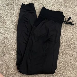 Lululemon Dance Studio Mid-Rise Jogger
Full Length